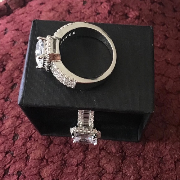 Women’s Engagement 925 silver ring size 5 NEW white sapphires good costu… - Picture 4 of 12